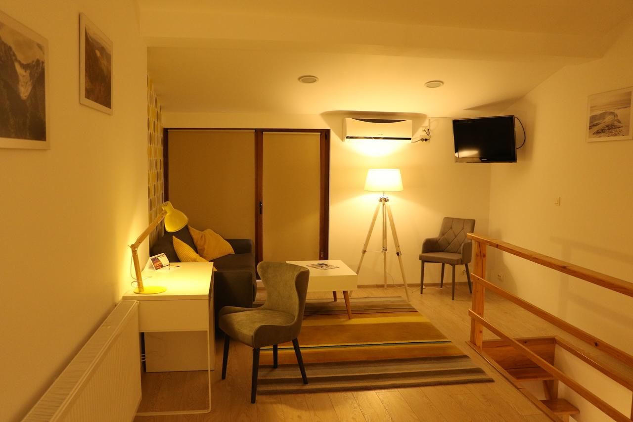 Дома для отпуска Fagaras Cosy Flat, king bed & double sofa bed WiFi Фэгэраш-24